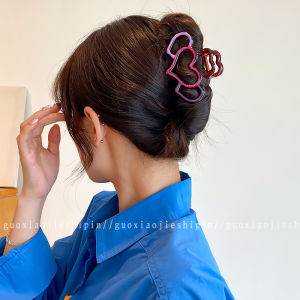 เครื่องประดับผมรูปหัวใจสีบล็อกสไตล์เกาหลีสำหรับผู้หญิง 2025 ใหม่ ระดับไฮเอนด์ ทรงผมแบบสุภาพ คลิปคล้องหูสีฟีร์ คลิปคล้องผม