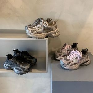 รองเท้าลำลองพื้นแบนทรงหัวมนสไตล์ย้อนยุคสำหรับผู้หญิง ฤดูใบไม้ร่วง 2023 รองเท้ากีฬาแบบหนัง PU น้ำหนักเบา ทรงหัวมน สไตล์ย้อนยุค