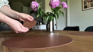 Nordic Style Water Drop Shaped Placemats Anti-Slip PU Table Mat Double Sided Insulation Pad Imitation Cowhide Pattern 1/4/6 Sets