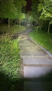 Torch ไฟฉายแรงสูงควอดคอร์โฟกัสคงที่ (5000 mA) แบตเตอรี่แบบชาร์จไฟความสว่างสูง 3 โหมดระยะไกลกันน้ำกันกระแทกไฟฉาย LED ที่ชาร์จ USB รุ่น P70