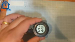 อุปกรณ์วัดอุณหภูมิ และความชื้น แบบดิจิตอล แสดงผลแบบ LCD -50 ถึง 70 องศาเซลเซียส 10%-99% RH รุ่นกลม