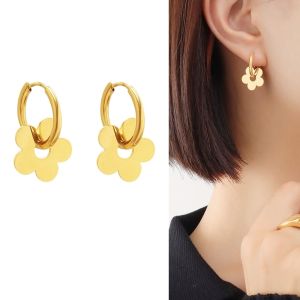 Khuyên tai tròn chất liệu titan mặt hoa 5 cánh không đen gỉ (1 đôi)