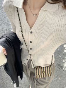 เสื้อชั้นในถักแขนยาวสไตล์เกาหลีสำหรับผู้หญิง ทรงเข้ารูปไม่สมมาตร คอโปโล เสื้อตัวบนฤดูใบไม้ผลิและฤดูใบไม้ร่วง