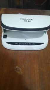 Model baterai detektor uang kertas desktop mini kecil model baterai detektor uang kertas cahaya ungu portabel detektor uang kertas multi-mata uang neon lampu neon uang kertas
