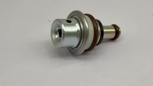 Fuel Injection Pressure Regulator 23280-21010 For Toyota Corolla Camry RAV4 Yaris Highlander Lexus Replacement Part