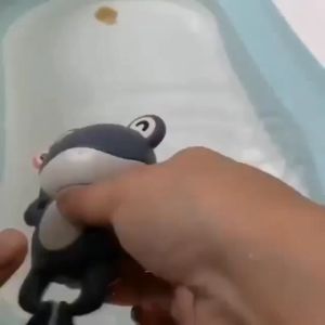 ( BISA COD ) PROMO Mainan Mandi Bayi Katak Berenang Bergerak / Mainan Mandi Anak Kodok Berenang / Mainan Mandi Hewan / Mainan Anak Laki Laki / Mainan Anak Perempuan SNI Murah