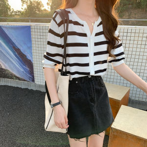 DVDK | Áo Thun Sọc V-Neck Tay Ngắn Rộng Thoải Mái Phối Màu Ngắn