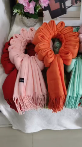 พวงมาลัยผ้าคลุมไหล่ แคชเมียร์ (ไม่มีกล่อง)