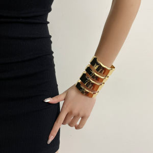 Exaggerated Wide Open Hand Bracelet: A Lightweight & Elegant Fashion Jewelry for Couples