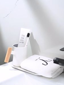 Round Coffee Mug with Minimalist Wooden Handle & 400ml Plastic Cup