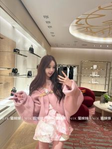 เรียบหรู แจ๊กเก็ตสีชมพู 2024 Early ฤดูใบไม้ร่วง New Arrival Rich เด็กผู้หญิง Style Small Schiaparelli Wind Short เสื้อโค้ท หวาน หลวม Fit ความหนาปกติ