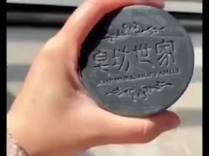 Original 100G Polygonum Multiflorum Shampoo Bar Natural Herbal Hair Darkening Soap Anti Hair Loss Shampoo Bar Organic Plant Essence Solid Shampoo For Thick Strong Healthy Hair Growth Nourishing Moisturizing Scalp Care