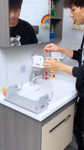 Kệ Dán Tường Hình Voi Nhỏ Có Móc Treo Đồ Đa Năng – Kệ Đựng Gia Vị Mỹ Phẩm Nhà Tắm Tiện Lợi - Kệ Để Đồ Nhà Tắm Kệ Treo Remote Giá Đỡ Treo Tường Siêu Chắc Chắn / Kệ Nhựa Dán Tường Decor Nhà Bếp Hình Chú Voi