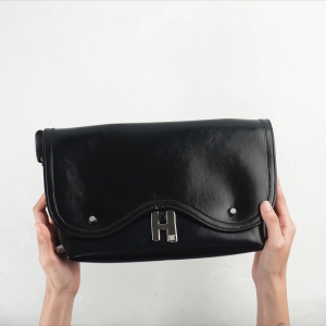 Hobs® กระเป๋าสะพายข้าง | Timelesstiny | Tiny leather