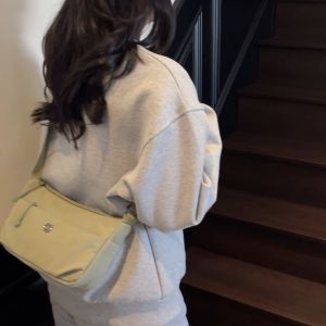 กระเป๋าสะพายข้าง แฟชั่น อเนกประสงค์ สำหรับผู้หญิง 2024 มาใหม่ เรียบง่ายและสง่างาม หลายชั้น น้ำหนักเบา ความรู้สึกหรูหรา กระเป๋าสะพายไหล่