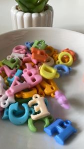100 pcs abc Alphabet Beads Charm for jewelry beading findings accessories assorted colors