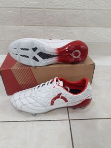 sepatu olah raga sepak bola pria lapangan besar / sepatu bola ortuseight bagus nyaman