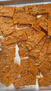 3 มิล ขนมปังกรอบ รสหมูหยองพริกเผา บางนั้น ขนมปังกรอบ