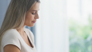 Downy Light Mega Dryer Sheets แผ่นอบผ้าหอม กลิ่น White Lavender ผ้านุ่มสบาย ขนาด 60 แผ่น