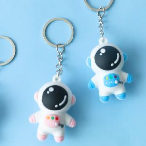 พวงกุญแจรูปการ์ตูนนักบินอวกาศนักบินอวกาศพวงกุญแจรถยนต์จี้ซิลิโคน