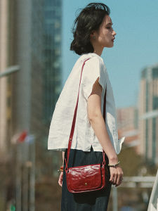 Top Layer Cowhide Single Shoulder Bag Mobile Phone Bag Womens Crossbody Bag Artistic Style Lock Buckle Closure Casual Scene