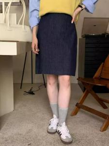 กระโปรงยีนส์สีน้ำเงินเข้มเอวสูง กระโปรงทรงเอเข้ารูป ฤดูใบไม้ร่วง 2025 กระโปรงสั้นผู้หญิง กระโปรงสั้นทรงเอเอวสูง กระโปรงสั้นทรงเอเข้ารูป