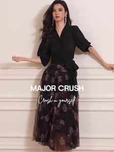 Elegant Design Black Solid Top and Skirt Outfit