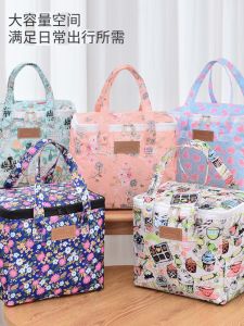 กระเป๋ากลางวันกันน้ําความจุใหญ่พกพาได้ที่มีฉนวนกันความร้อนสําหรับปิกนิกกลางแจ้งสไตล์ยุโรปองค์ประกอบการ์ตูน