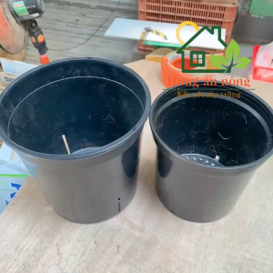 TKTVN- Set 3 Chậu tròn đen thiết kế đáy chậu có cái gờ gắng được ống trụ chuyên trồng cây dây leo size 18cm-20cm