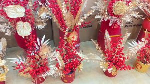 Ekana 10Pcs Christmas Artificial Berry Branches Gold Powder Holly Berries DIY Xmas Wreath Tree Glitter Ornament Home Table Decor Wedding Party Gift