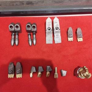 เครื่องขุดแบบเปลี่ยนเป็นเครื่องเจาะรูแบบสปีชิ่ลสำหรับงานก่อสร้างพลังงานแสงอาทิตย์ เครื่องเจาะรูเสาไฟฟ้าแบบปรับปรุงใหม่