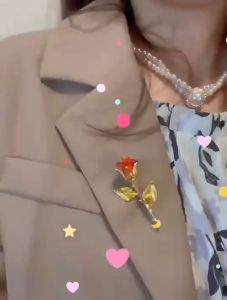 Bros Mawar Merah Stereoskopis & Dekorasi Pakaian Tetap Gesper Pin Pribadi Trendi Wanita