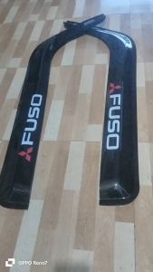 Bộ vè che mưa cao cấp dành cho xe tải Mitsubishi Fuso bộ 2 cái . Hàng đẹp nhựa cứng