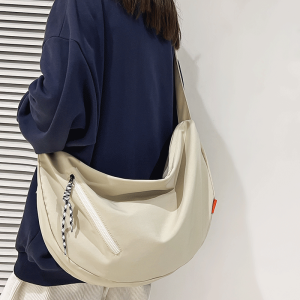 กระเป๋าสะพายข้างผ้าใบกันน้ำสไตล์ลำลองสำหรับใส่ของ ความจุขนาดใหญ่ กระเป๋าสะพายข้างผู้หญิง กระเป๋าใส่ของอเนกประสงค์ กระเป๋าสตั๊ดแฟชั่นใหม่