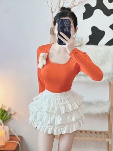 Sét chân váy tầng áo thun lụa cổ vuông đính gấu