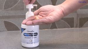 #ครีมอาบน้ำ สูตรลดแบคทีเรีย ชาวเวอร์ครีม (ขนาด 500 มล.) ทำความสะอาดร่างกาย เย็นสบายผิว ดูแลผิว เพิ่มความชุ่มชื้น ความแห้งกร้าน พร้อมส่ง