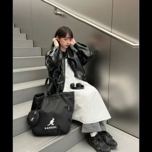 พร้อมส่ง กระเป๋าสะพาย KANGOL ใบใหญ่ สวยตรงปก และกระเป๋าผ้าไนล่อน กันน้ำ กระเป๋าเดินทาง สวยคลาสสิค ของได้เยอะมาก