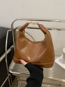 กระเป๋าสะพายข้างทรงสี่เหลี่ยมเล็กแบบลำลองสไตล์ย้อนยุคสำหรับผู้หญิงในฤดูใบไม้ร่วงปี 2024 กระเป๋าสะพายข้างแบบสะพายข้างแบบหรูหรา กระเป๋าถือแบบหนัง PU สีพื้น