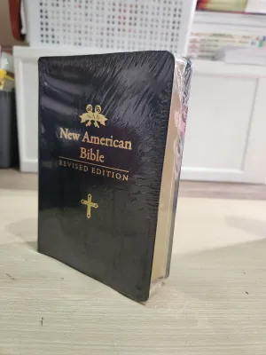 New American Bible - Revised Ed. CATHOLIC Bible/Flex Cover /Gold Edge / 6.5x1.5x4.5 Inch NABRE035GE