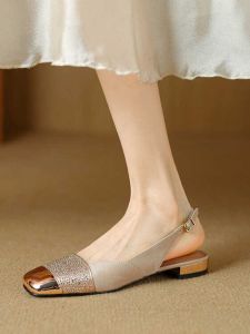 รองเท้าแตะหนังแท้ทรงสี่เหลี่ยมพื้นแบนสำหรับผู้หญิง ฤดูร้อนปี 2025 รองเท้าแตะทรงสี่เหลี่ยมพื้นนุ่มสไตล์ย้อนยุคสำหรับผู้หญิง