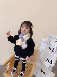 OKADY  ที่อุ่นคอ ขายดี💜 ผ้าพันคอเด็กลายการ์ตูนผ้าพันคอกำมะหยี่กระต่ายเลียนแบบหนาให้ความอบอุ่นสำหรับเด็ก  ที่อุ่นคอ Sanrioลายใหม่ ลาบูบู้  รุ่นใหม่  นุ่มสบาย