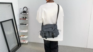 กระเป๋าสะพายข้างผู้ชาย ทุกเพศ แฟชั่น ดีไซน์หลายกระเป๋า ความจุมาก กันน้ำ น้ำหนักเบา กระเป๋าลำลอง กีฬา สตรีท เหมาะสำหรับการเดินทางและกิจกรรมกลางแจ้ง X-K520