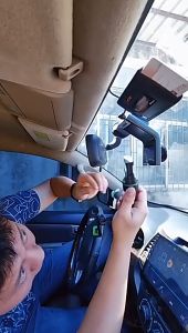 Giá Đỡ Điện Thoại Trên Gương Chiếu Hậu Xe Hơi - Xoay 360 Độ Quan Sát Mọi Góc Nhìn Phù Hợp Với Mọi Loại Điện Thoại