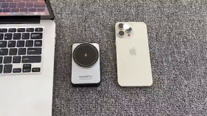 3-in-1 Foldable Magnetic Wireless Charger Multifunctional 15W Fast Charging Mobile Phone Watch Earphone Charging Stand