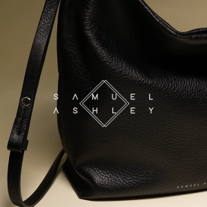 Samuel Ashley Women Poppy Leather Crossbody Bag (Milk)