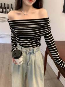 เสื้อสเวตเตอร์ถักลายทางแขนกุดคอวีสีดำขาว ลดราคาจากแบรนด์ แฟชั่นฤดูใบไม้ร่วง สำหรับผู้หญิงวัย 18-24 ปี