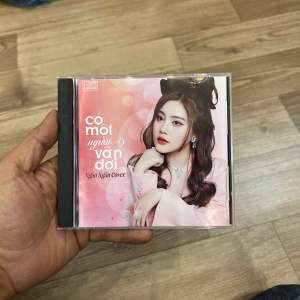 CD Ngân Ngân - Có một người vẫn đợi