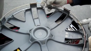 Replacement 15in 5004 Silver Hubcap