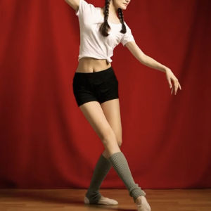 เสื้อยืดเต้นรำผ้ากำมะหยี่ลายดอกไม้แบบเดียวกันกับอะราม่ากางเกงขาสั้นชุดการแสดงชุดฝึกซ้อมผ้าฝ้ายแท้ทันสมัยสำหรับเด็กและผู้ใหญ่