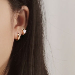 Anting Hoop Kecil Wanita Gaya Hong Kong Anting Temperamen Korea Berlapis Emas 18K Warna Anting 2023 Anting Ledakan Baru
